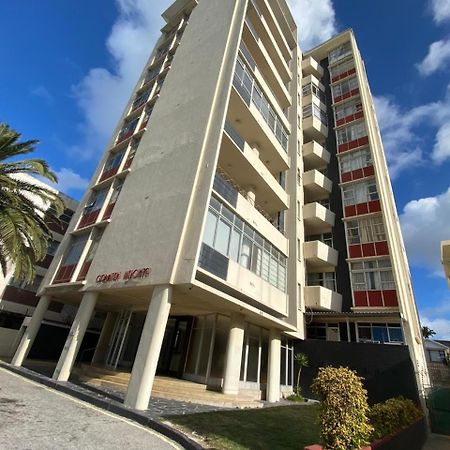 Modern Rooms Available Close To The Beach In Humewood Port Elizabeth Exterior foto